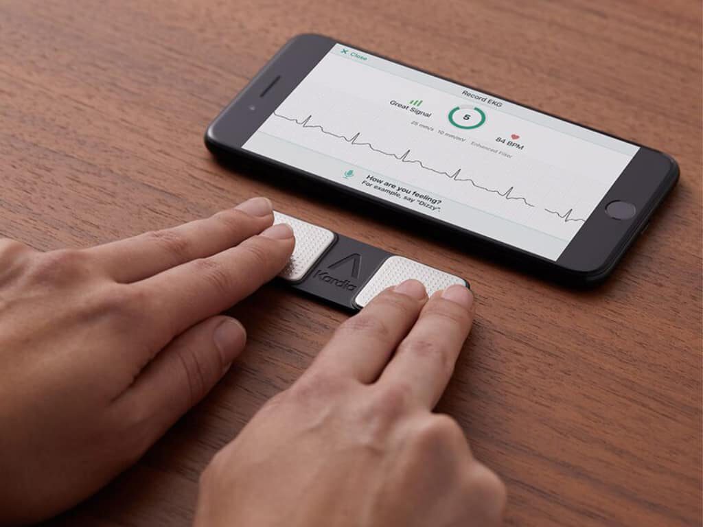 AliveCor KardiaMobile 1-kanaal ECG-apparaat - snel een hartfilmpje maken - detecteert atriumfibrilleren - Afbeelding 4