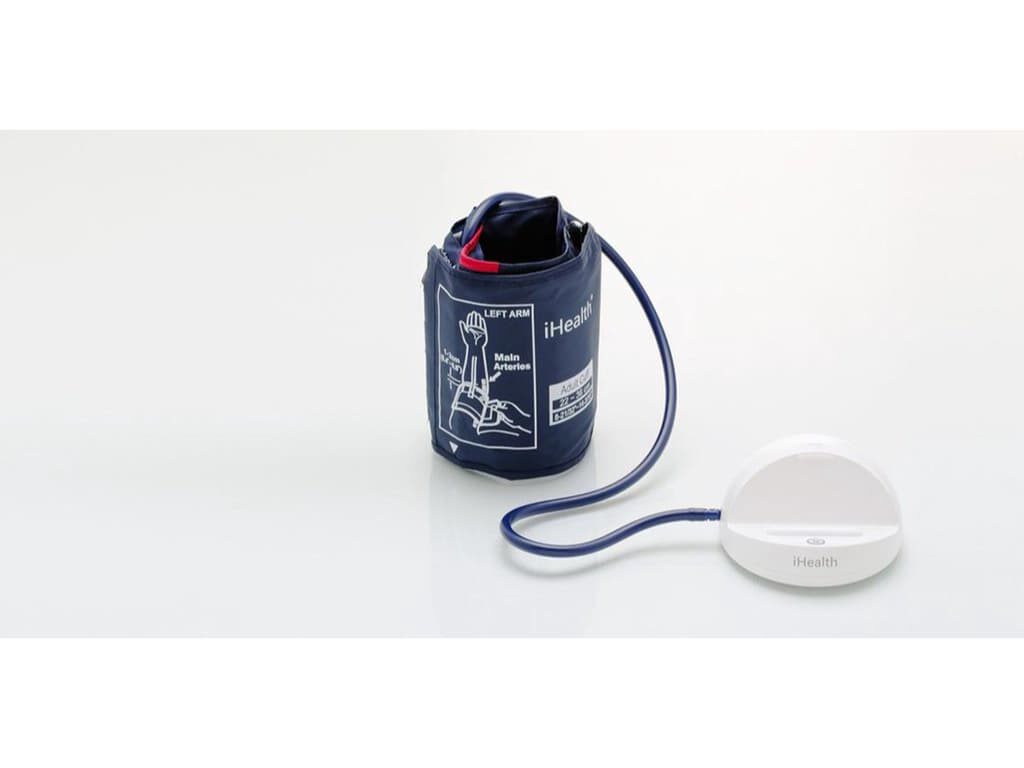 iHealth Ease Smart BP3L bovenarm bloeddrukmeter met manchet bevestigd
