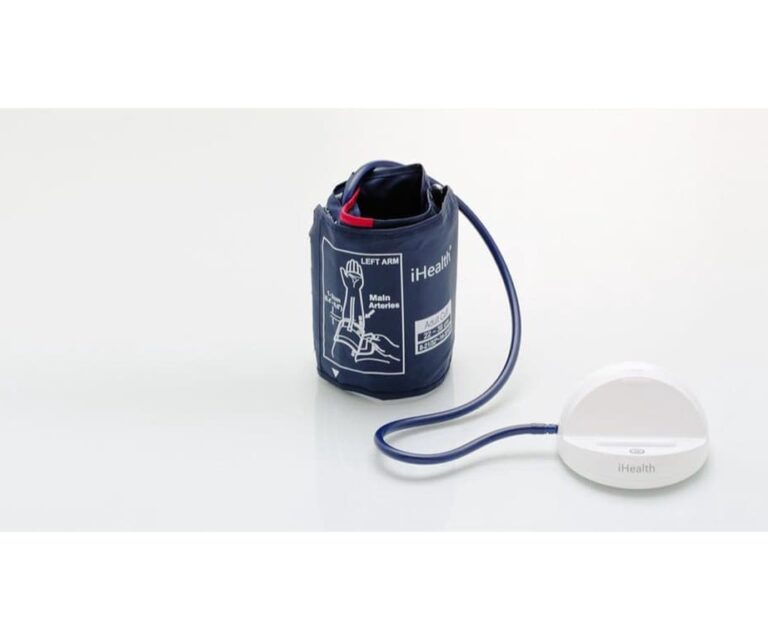 iHealth Ease Smart BP3L bovenarm bloeddrukmeter met manchet bevestigd