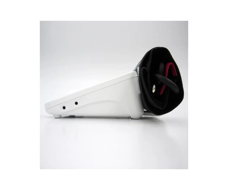 Zijaanzicht van de Rossmax X3 BT bovenarm bloeddrukmeter met de manchet bevestigd in de manchethouder