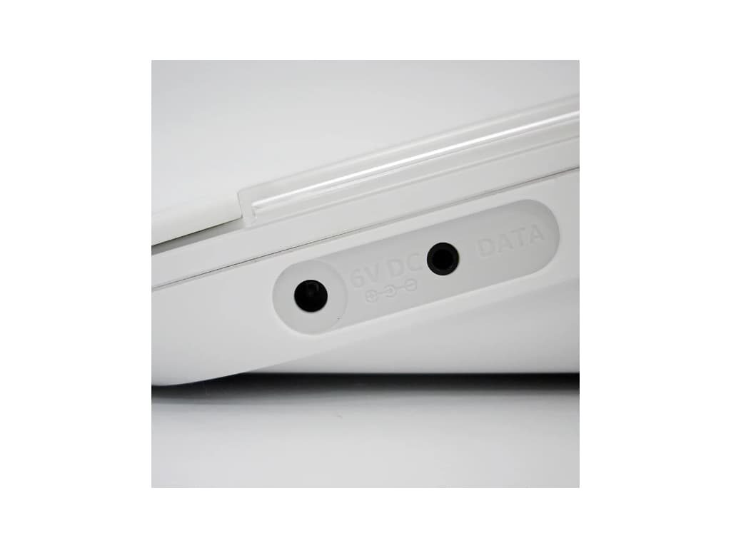 Aansluitingen voor adapter en pc van de Rossmax X9 BT bovenarm bloeddrukmeter