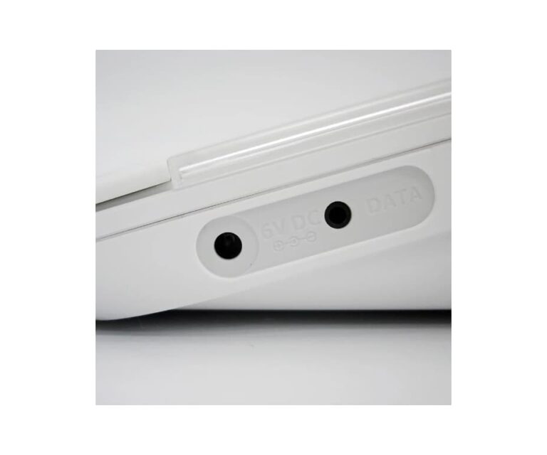 Aansluitingen voor adapter en pc van de Rossmax X9 BT bovenarm bloeddrukmeter