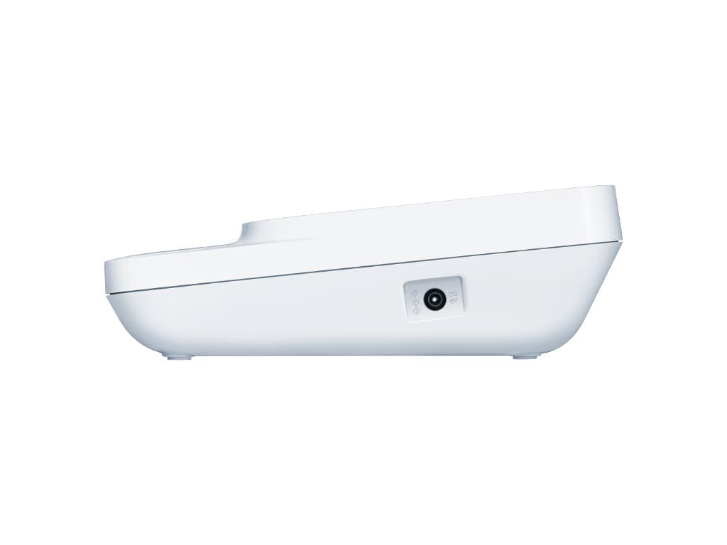 Zijkant van de Beurer BM 51 easyClip bovenarm bloeddrukmeter met adapteraansluiting