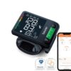 Beurer BC 87 BT polsbloeddrukmeter met smartphone waarop de Beurer HealthManager-app zichtbaar is, met de teksten “works with Beurer HealthManager Pro” en “works with Beurer HealthManager” in beeld