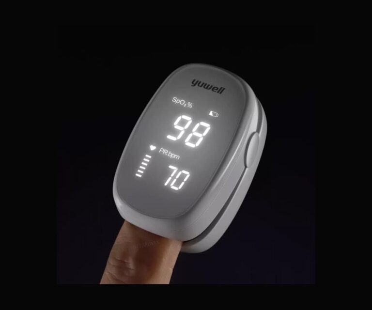 Alternative view of Yuwell YX102 saturatiemeter