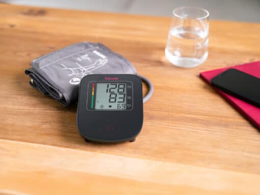 Beurer BM 23 Limited Edition bovenarm bloeddrukmeter zwart bordeaux rood - Afbeelding 4