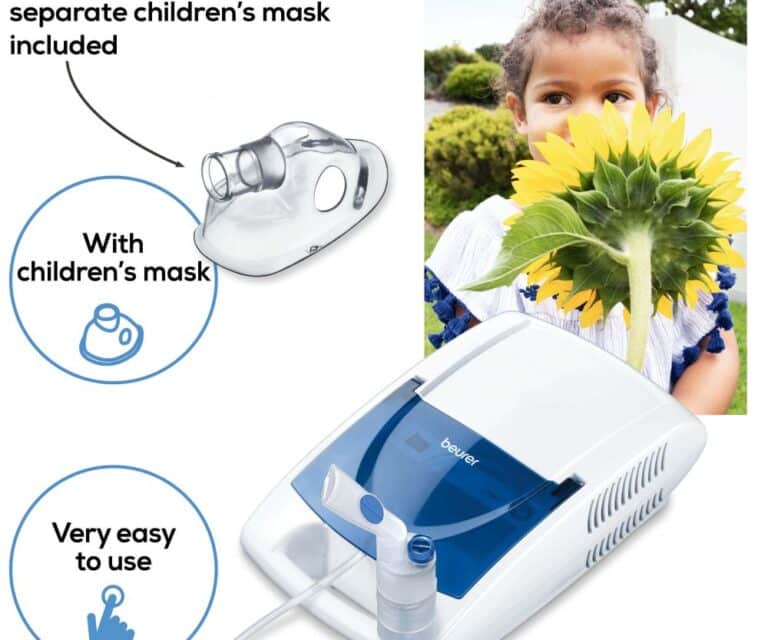 Beurer IH 21 vernevelaar met kindermasker en een kind dat een zonnebloem vasthoudt